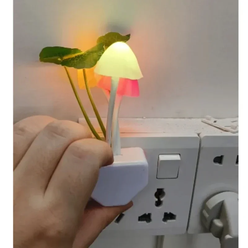 Luz LED nocturna de arcoíris controlada por luz, triángulo de setas de hierba de agua de hoja de loto, dormitorio creativo para niños