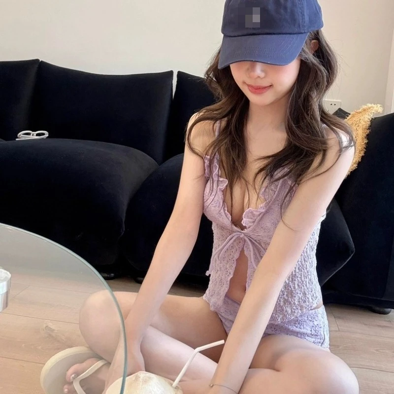 Costume da bagno estivo da donna alla moda, estetica sexy morbida giapponese coreana, vacanze primaverili calde con taglio a triangolo illuminante lusinghiero