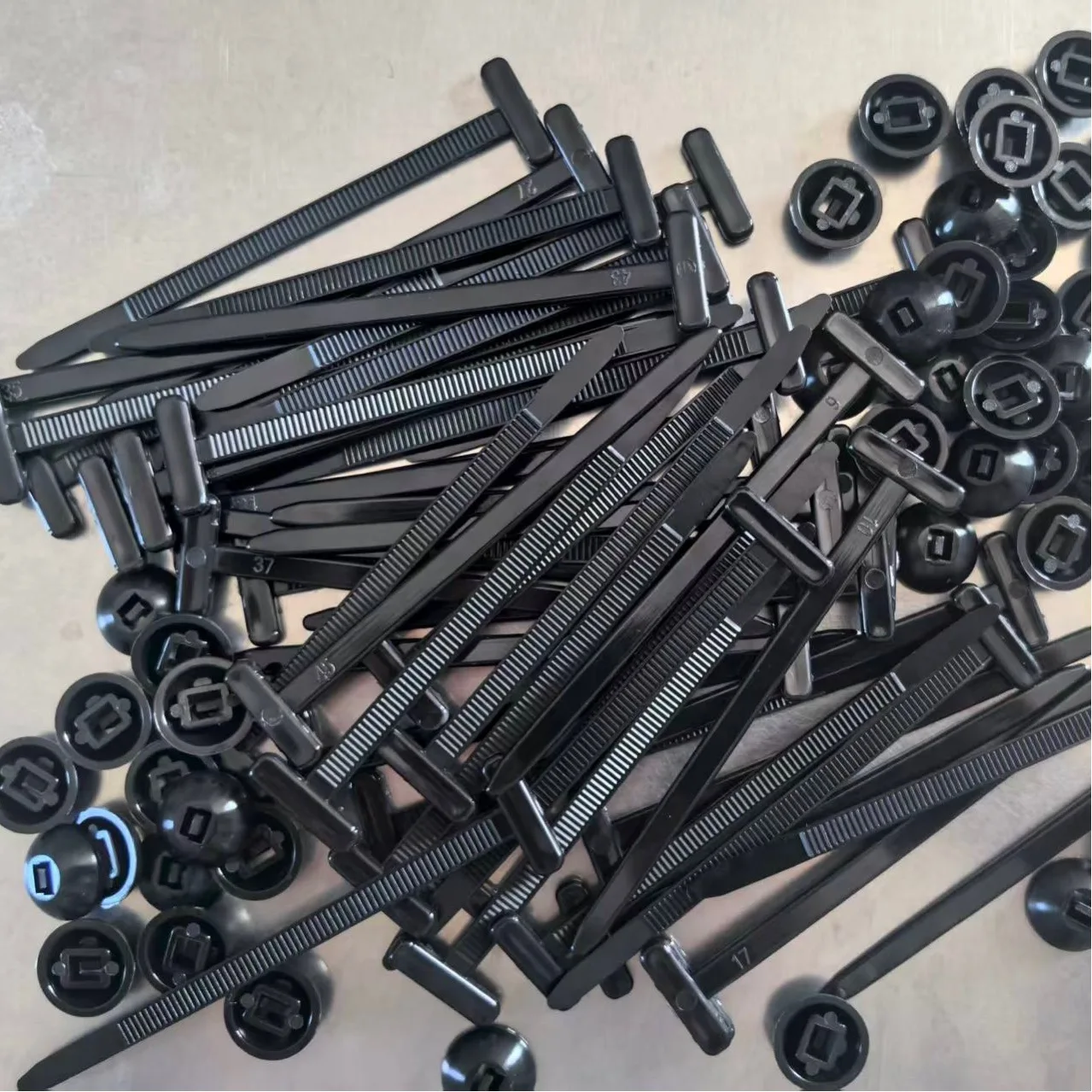 Auto-Kunststoff-Drucknieten-Set, universelle Drucknieten-Befestigungen für Stoßstange, Kotflügel, Motorunterboden, Türverkleidung, Nylon