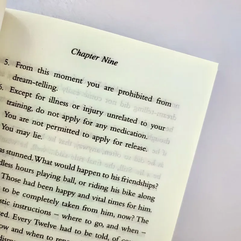 جائزة The Giver Lois Lowry Newbery للخيال العلمي النسخة الإنجليزية رواية القصة كتاب الحكاية النسخة الإنجليزية