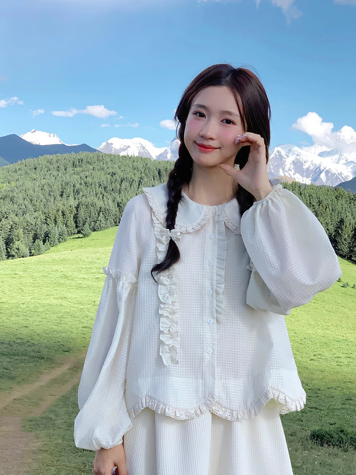 

Sweet Sle Petal Design Hollow out Lace Trim irt Doll Collar Bubble Sve Polyester Fiber Long Sve Women's Top