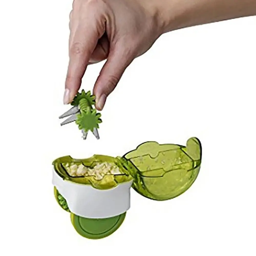 Roller Garlic Chopper Quick Garlic Grinder Creative Hand Push Type Garlic Mincer Garlic Cart Garlic Grinder Mini Garlic Chopper