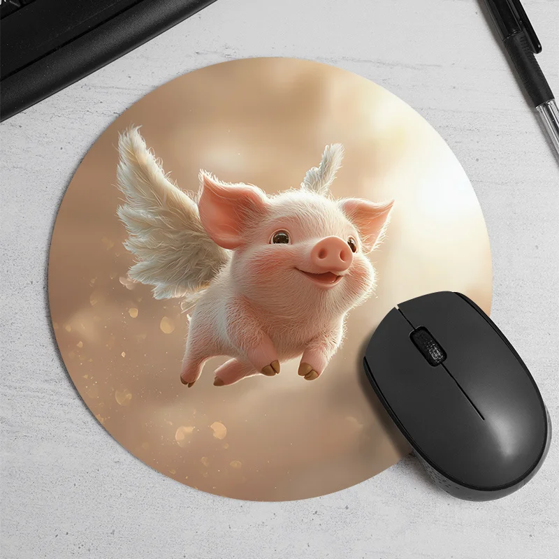 Flying Pig design circular mousepad made of durable rubber is waterproof and anti-slip making it an ideal choice for gamers