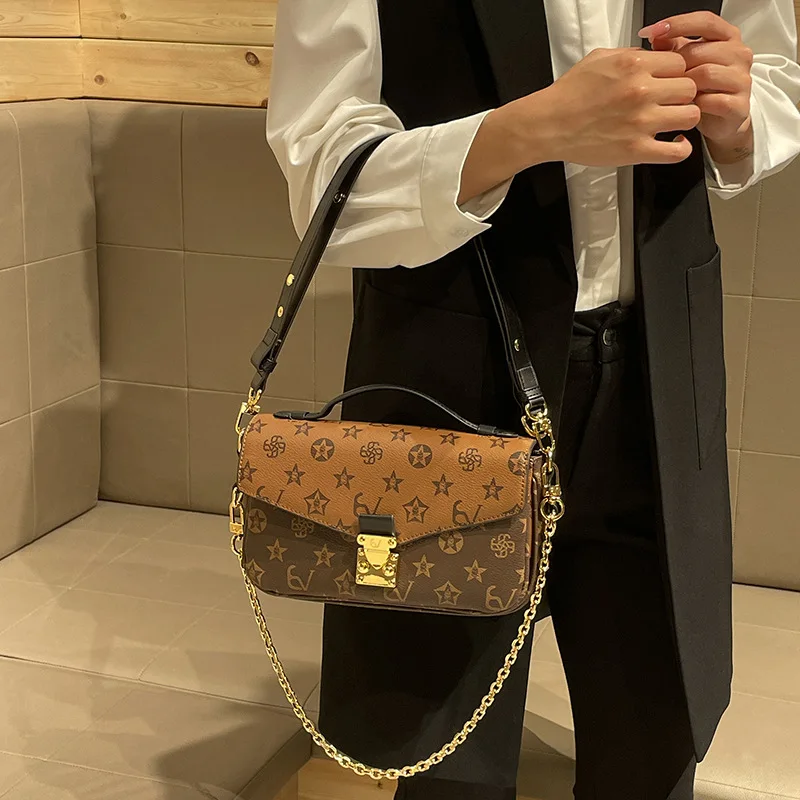 

European and American women's retro temperament vintage flowers niche single shoulder crossbody bag new commuting envelope