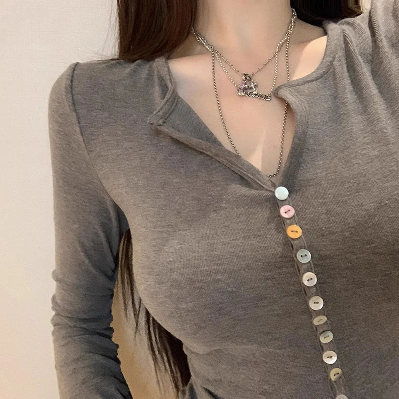 

Новая женская футболка Wuuus Soft Opening с V-образным вырезом, длинным рукавом, облегающая, с пуговицами и декором, из чистого хлопка, для ношения под одеждой