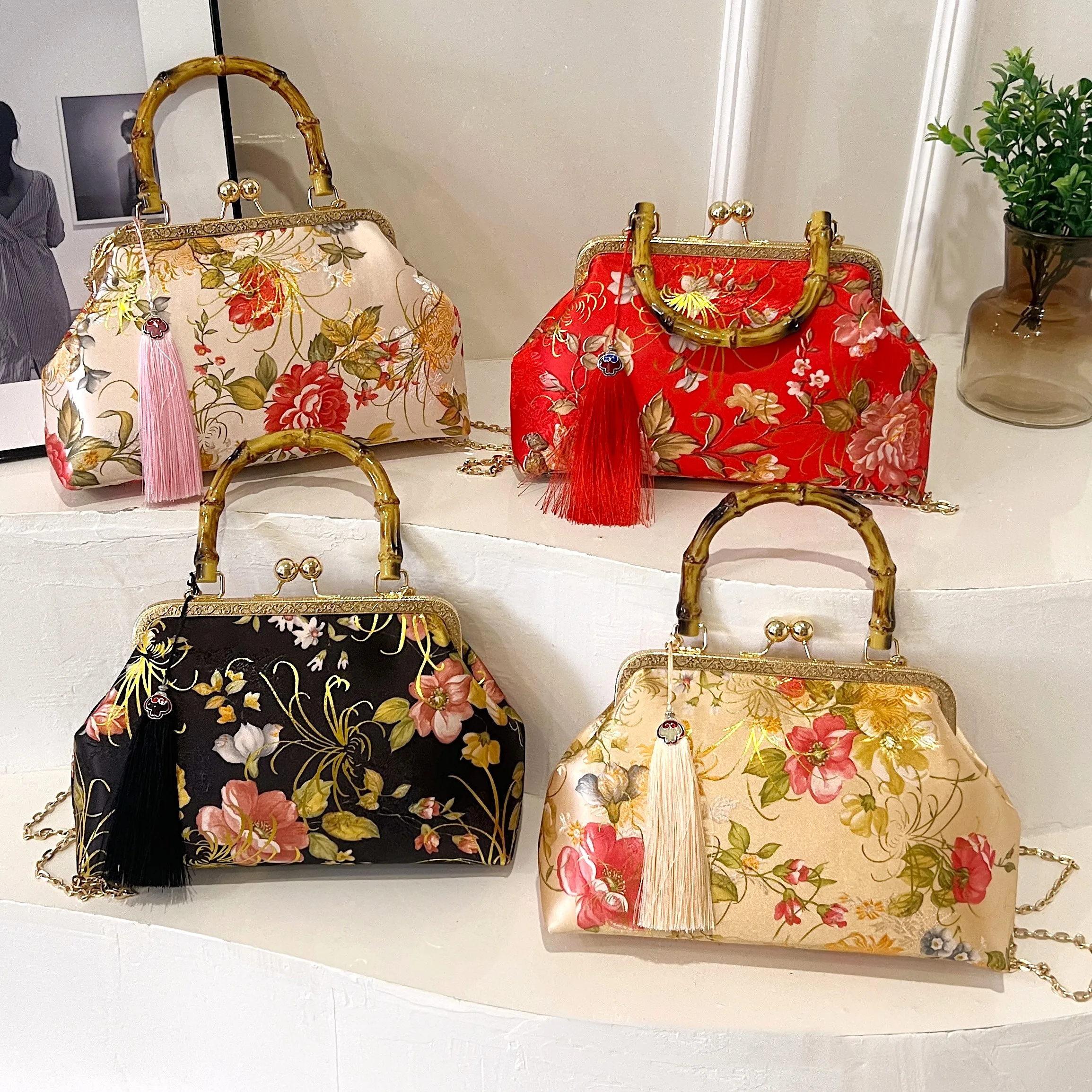 

Bamboo handle women's clutch bag, luxurious flower-designed women's lapsed bag, single-shoulder crossbody bag for dinner parties