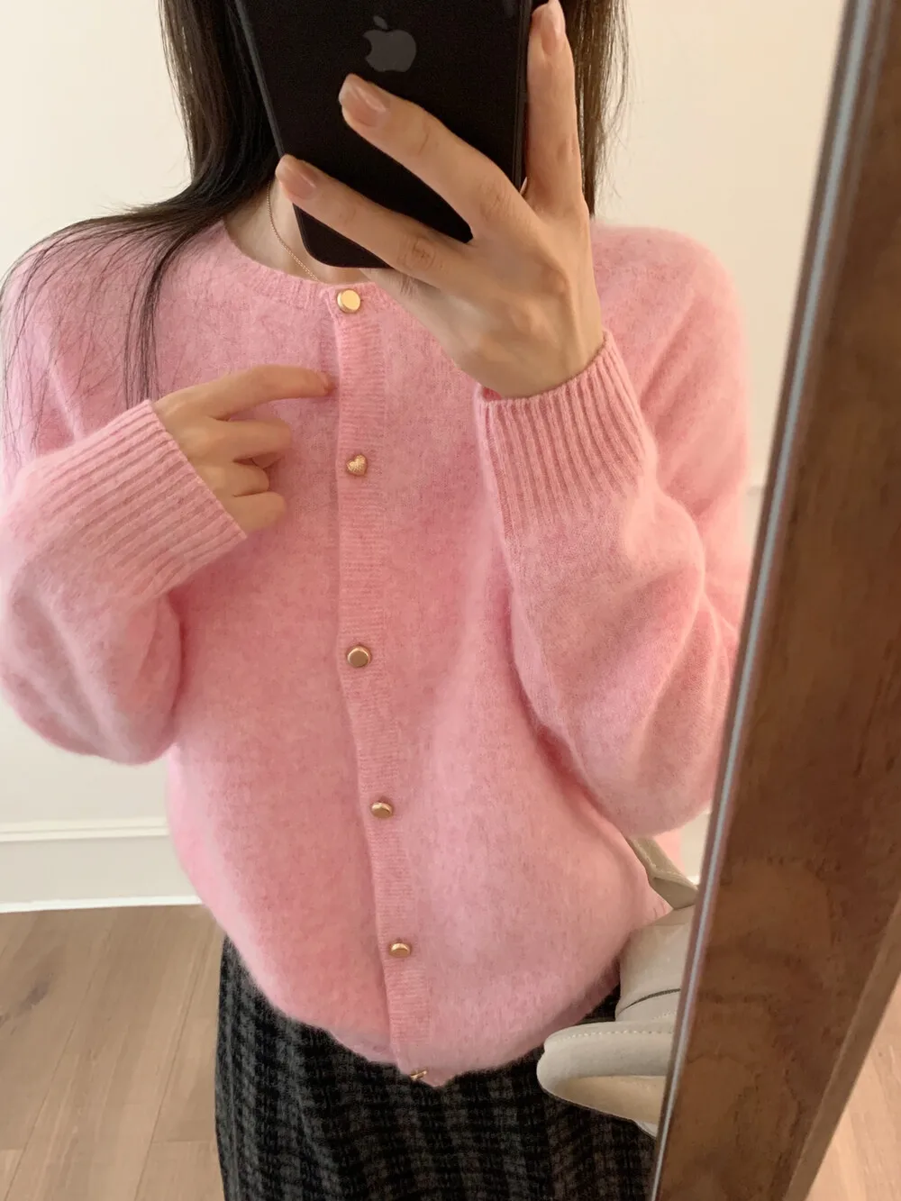 

Woolen sweater Korean round neck solid color premium feel gold buckle light luxury wool cashmere knitted cardigan sweater