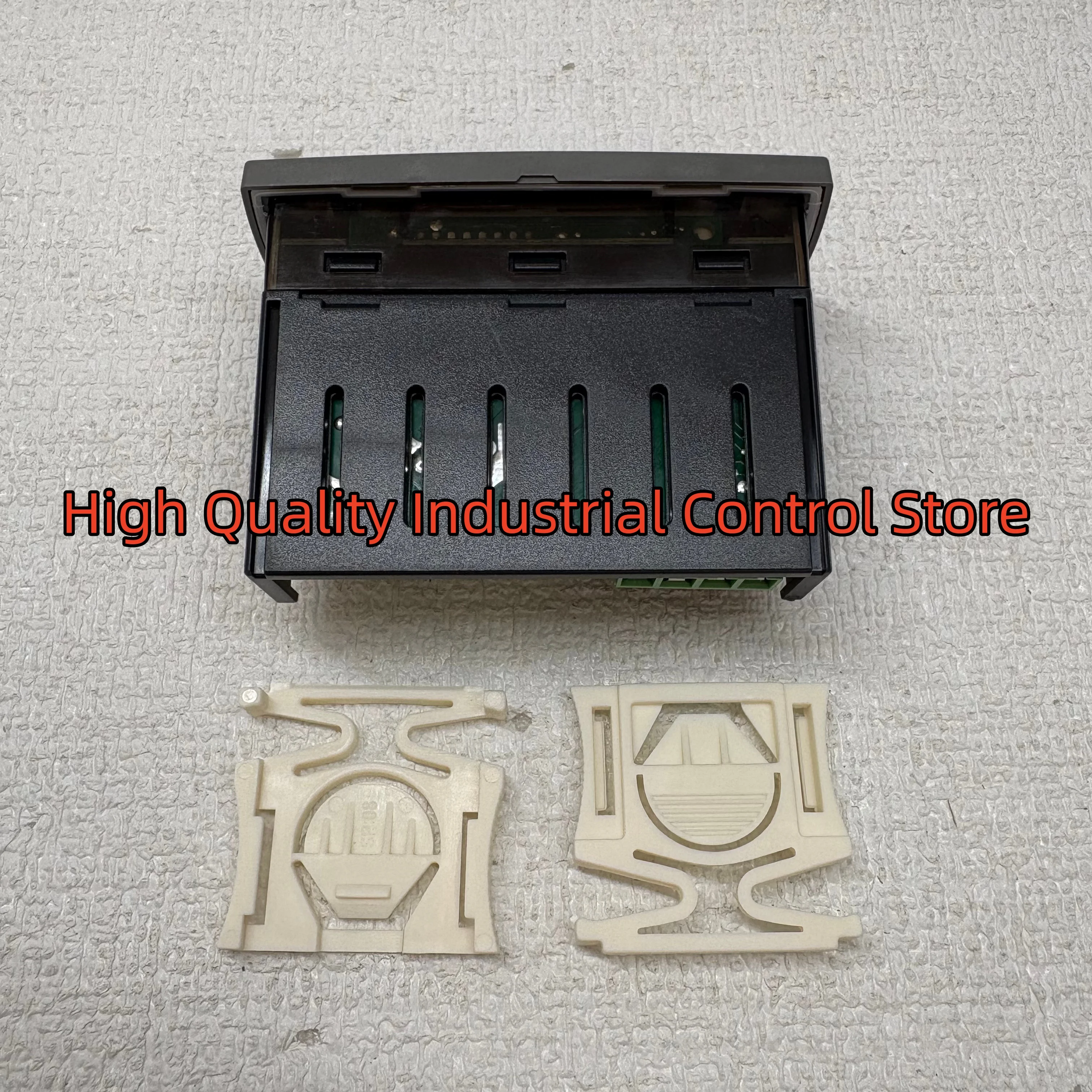 

New Temperature controller original XR03CX-5N0C1