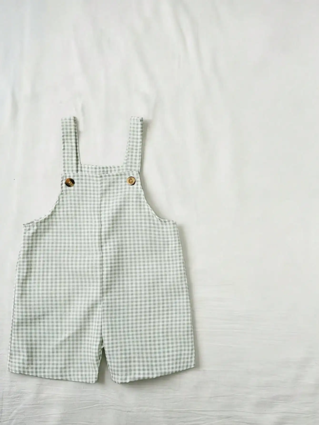 Kleines Mädchen-Set mit kariertem, knopfverschlossenem, ärmellosem Jumpsuit und dicken Schulterträgern, Kinderkleidung, Oberteil und Shorts, Outfit für Ba – Detail 8