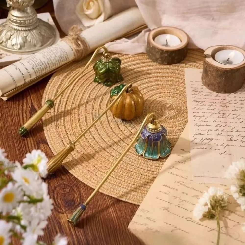 Exquisite Long Handle Candle Snuffer Vintage Style Metal Wick Snuffer Exquisite Design Flower Candle Snuffer Living Room Decor