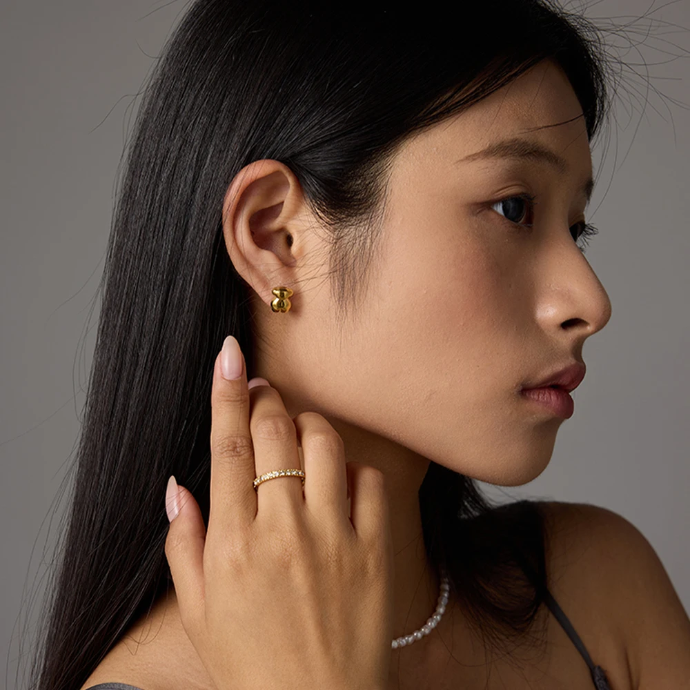 18K Vergoldete Bären-Ohrstecker aus Edelstahl, Niedlicher Tier-Piercing-Schmuck, Minimalistische Ästhetische Ohrringe für Frauen und Mädchen – Detail 6