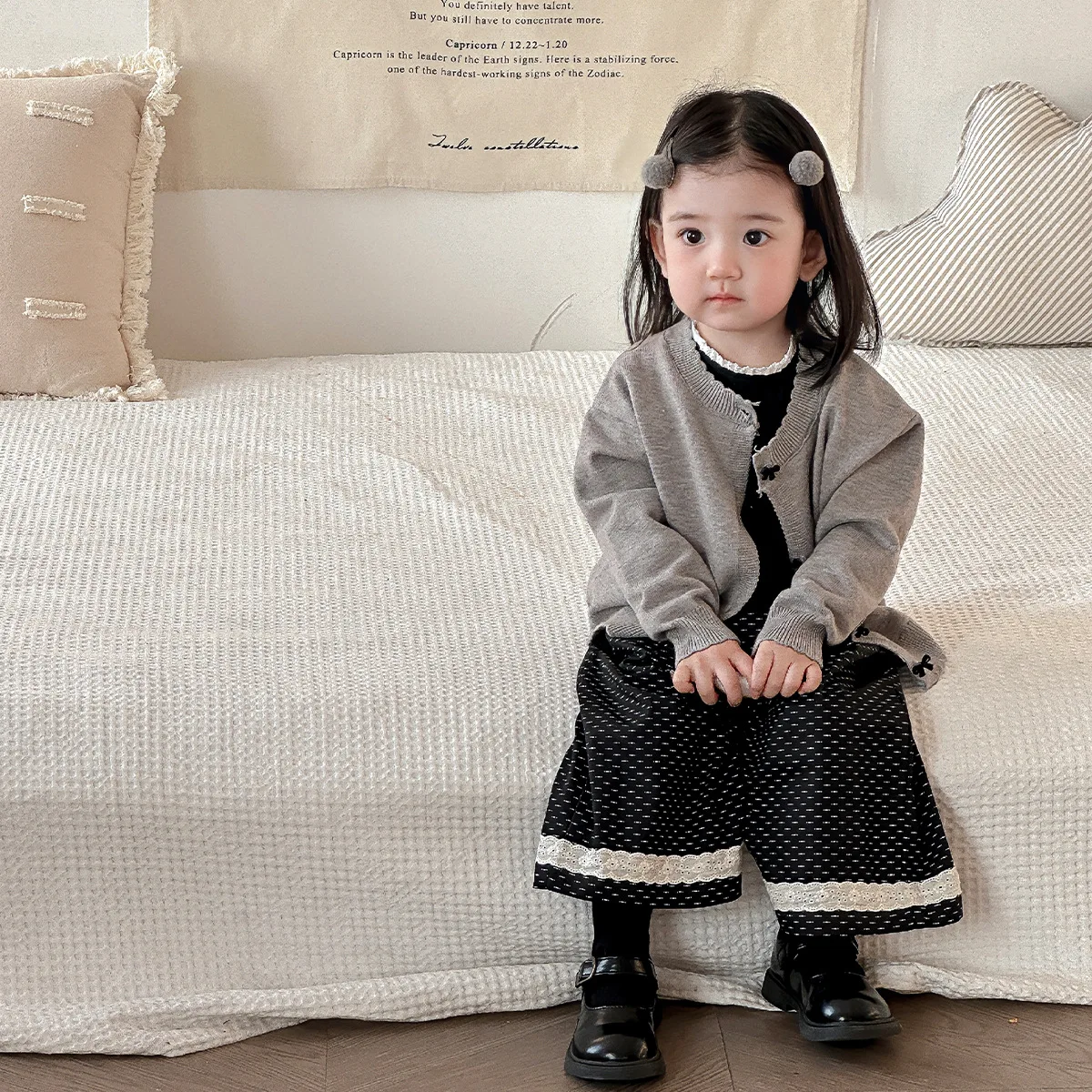 Girls suit spring sweater cardigan 2025 new foreign style baby top infant wide leg pants going out clothes