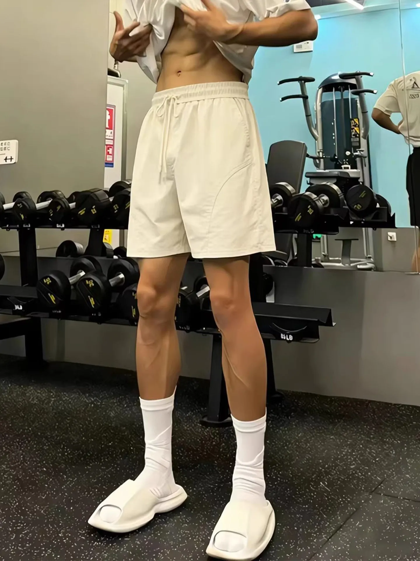 

Мужские летние шорты в американском стиле из ледяного шелка для бега, быстросохнущие, для фитнеса и отдыха, с асимметричным кроем, с разрезами по бокам