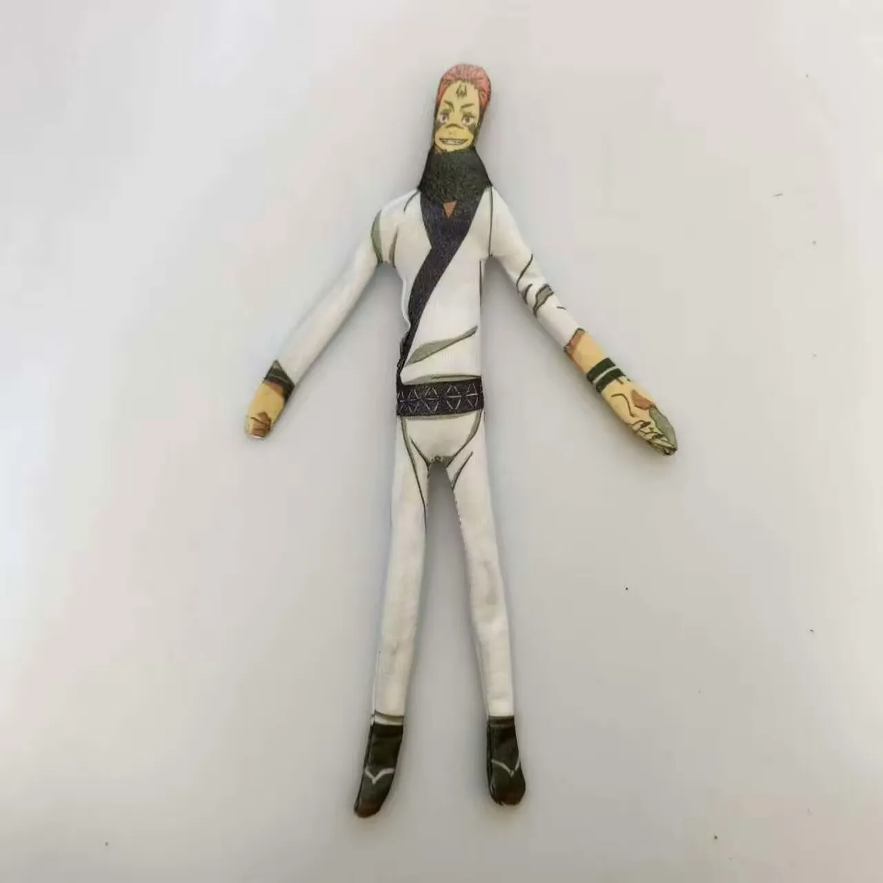 분리된 손과 발을 가진 "Jujutsu Kaisen"과 "Satoru Gojo"의 추상적인 2D 피규어 면 인형