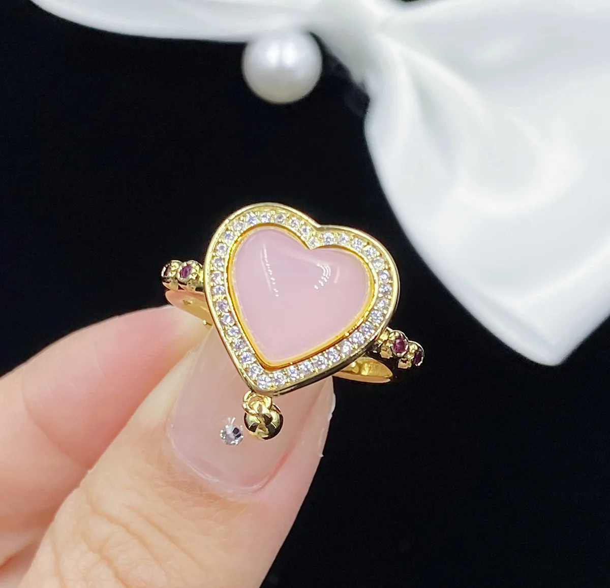 ZY Premium Women Rings Shiny Imitation Pink Crystal Ring Heart Female Luxury Jewelry Shiny Zircon Design Girl Gift Party