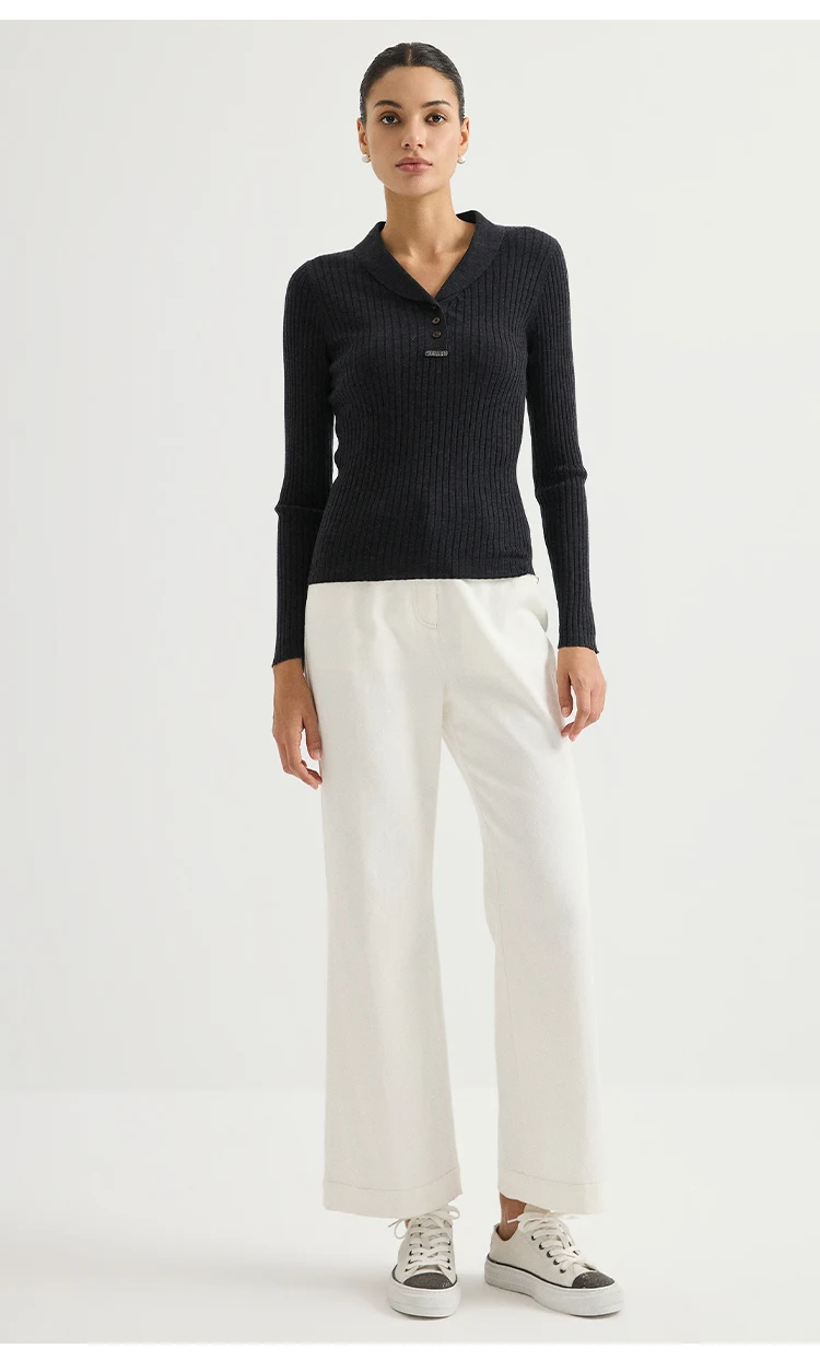 BL3611568 Damen-Pullover mit Polokragen, 100% Wolle, breiter Rippstrick, lange Ärmel, halbe Knopfleiste, Kettenabzeichen, schmale Passform, für den frühen Herbst. – Detail 12