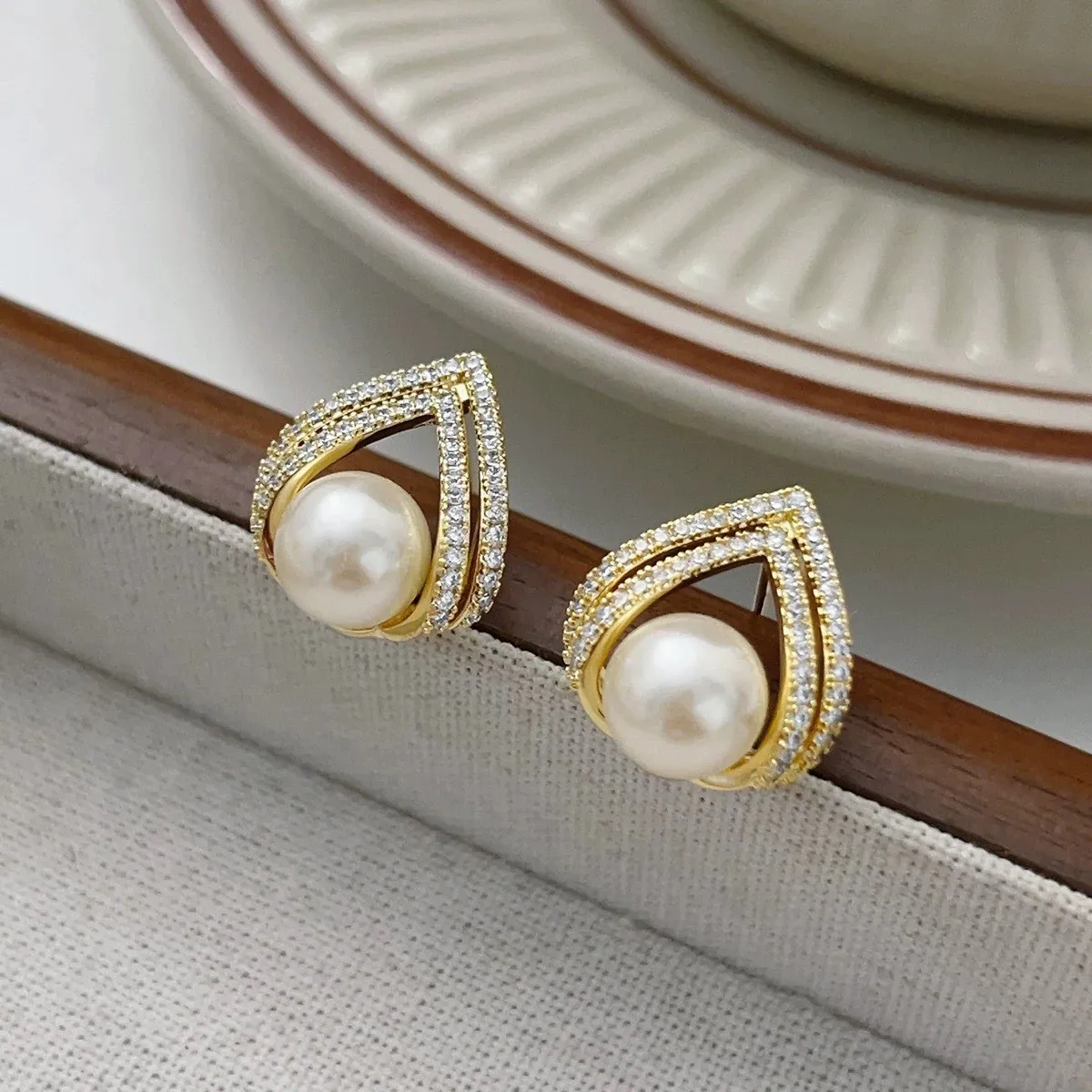 925 Silver Needle Korean Fashion Wine Red Pearl Earrings For Women Jewelry 2026 Trending New Luxury Crystal Stud Earrings M28