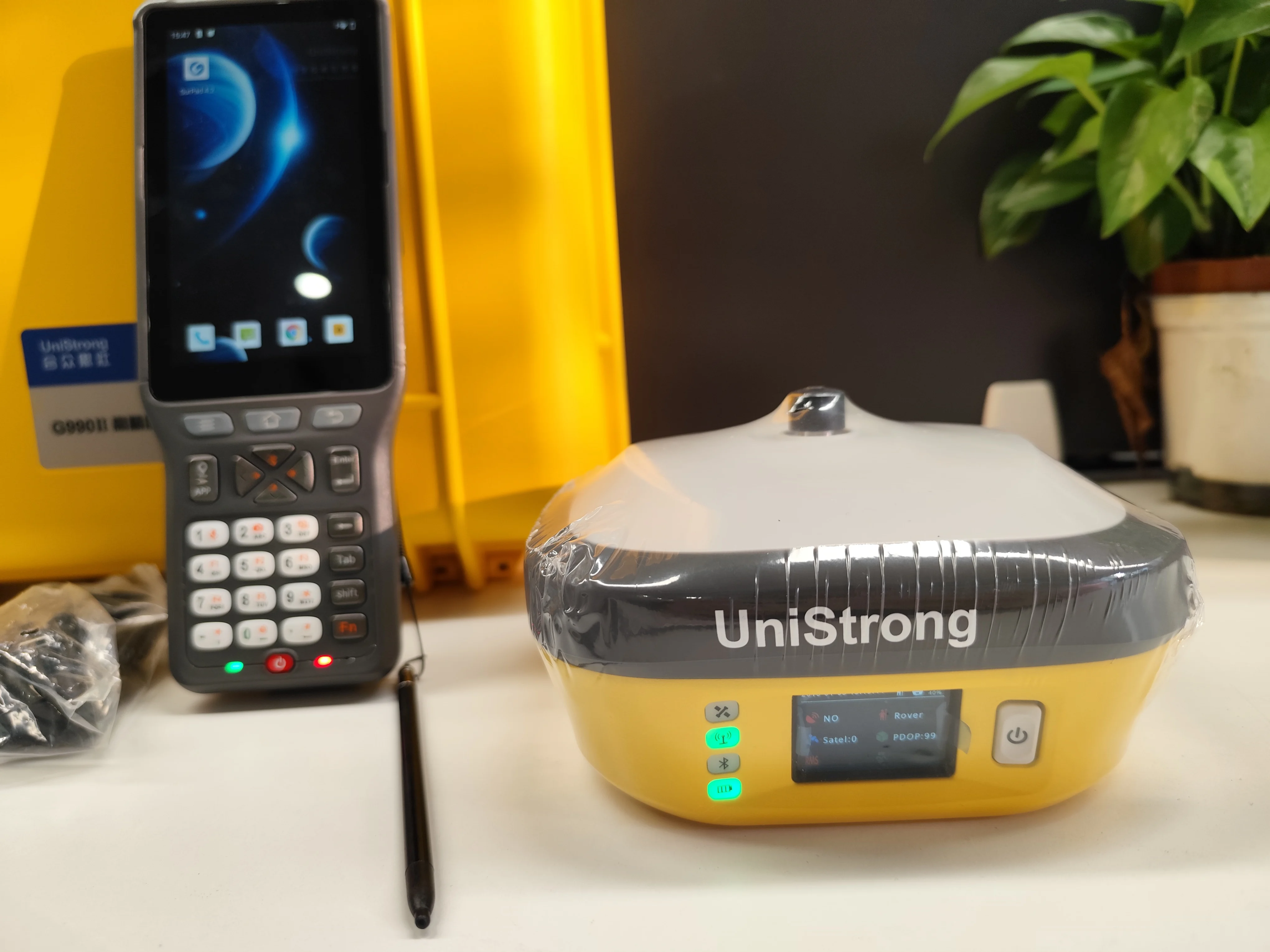 High-performance Unistrong 7W Internal Radio G990II E-survey E800 GNSS RTK GPS Receiver With Touch Screen