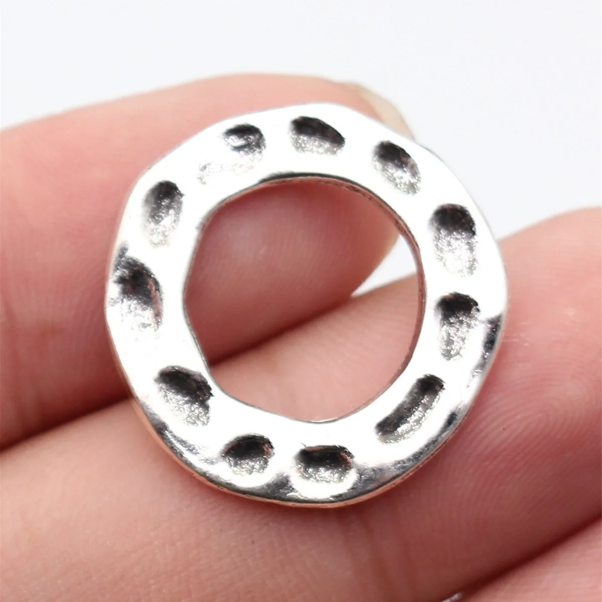 10pcs 24x24mm Antique Silver Color Hammered Circle Charms Pendant Alloy Materials Jewelry Accessories