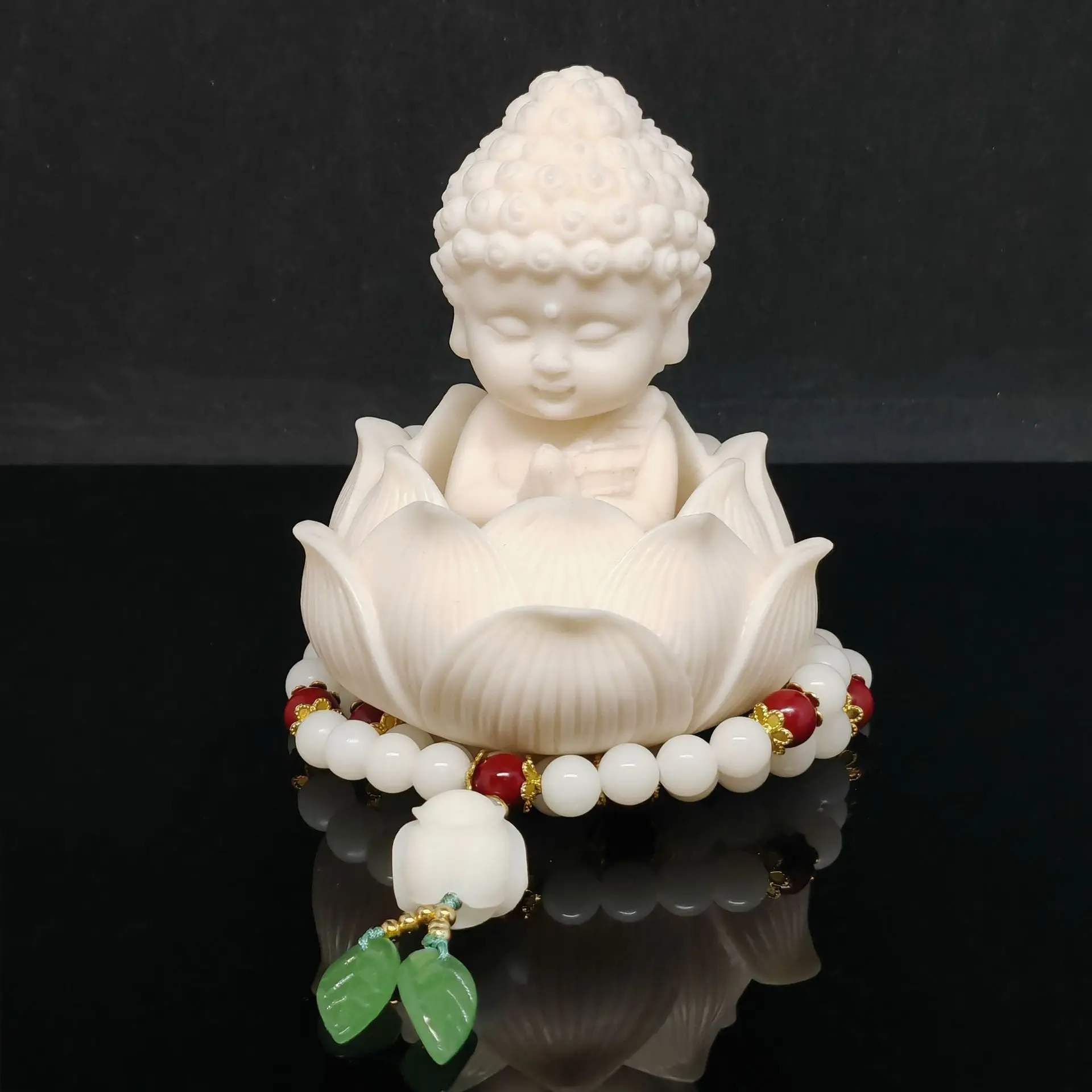 Ivory Nut Bodhi Fruit Car Ornament Dashboard Interior Decor Vehicle Tabletop Ornament for Women