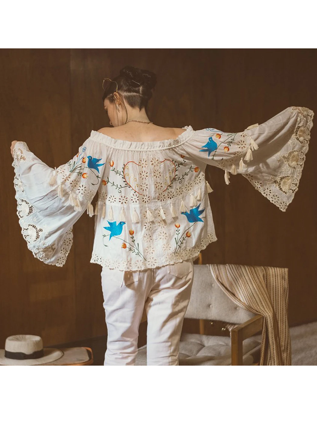 Jastie เซ็กซี่ Off-Shoulder Top Vintage เย็บปักถักร้อยเสื้อ Hollow Out Tassel Chic Boho เสื้อลำลองผู้หญิงเสื้อเสื้อ