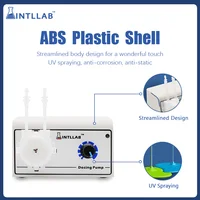 Bomba peristáltica programable de 12 V CC en laboratorio para un dosificación de líquidos precisa en investigación de biología.