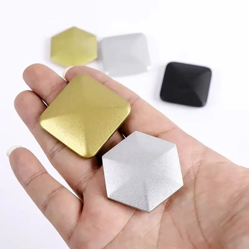 Adorno giratorio hexagonal y cuadrado novedoso, exquisita decoración de bolsillo táctil, regalo coleccionable único para adultos con aficiones.