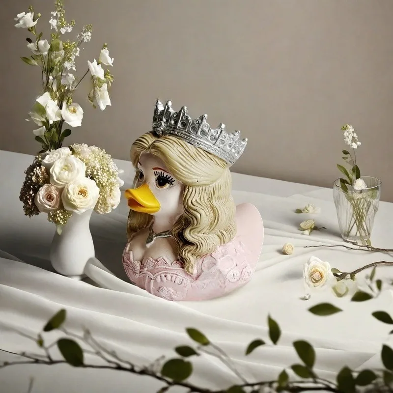 Elegant Resin Crowned Princess Duck Statue Unique Desktop Decor with Royal Crown Accent Cute Animal Figurine for Home and Office
