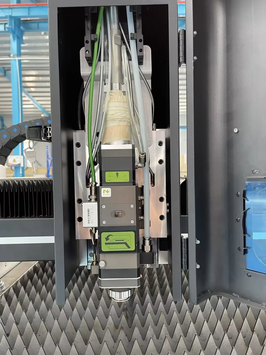 Raycus-cortadora láser de fibra co2, máquina de corte de dos cabezales, 1390, 150w, 1325 w, 2000