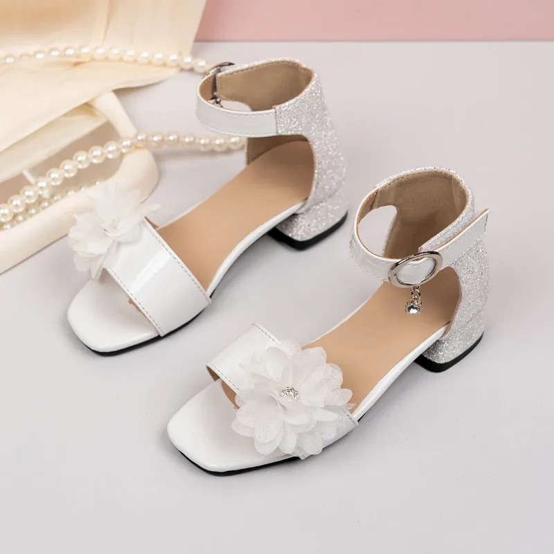 

Новые летние элегантные детские сандалии для девочек с цветами и пайетками, модные сандалии-туфли для принцесс на каблуке, для свадеб и праздников