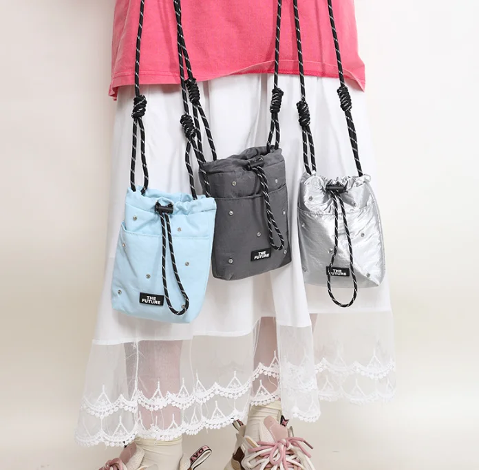 

Small niche design Korean style drawstring vertical phone bag, women's trendy brand diamond inlaid mini nylon fabric crossbody