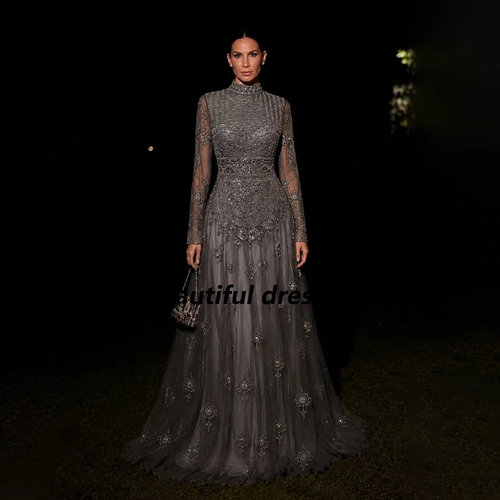 Maßgeschneidertes graues Tüllkleid für die Brautmutter, hochgeschlossenes, langärmliges, stark perlenbesetztes A-Linien-Kleid für formelle Abendveranstaltungen und Hochzeitsgäste.