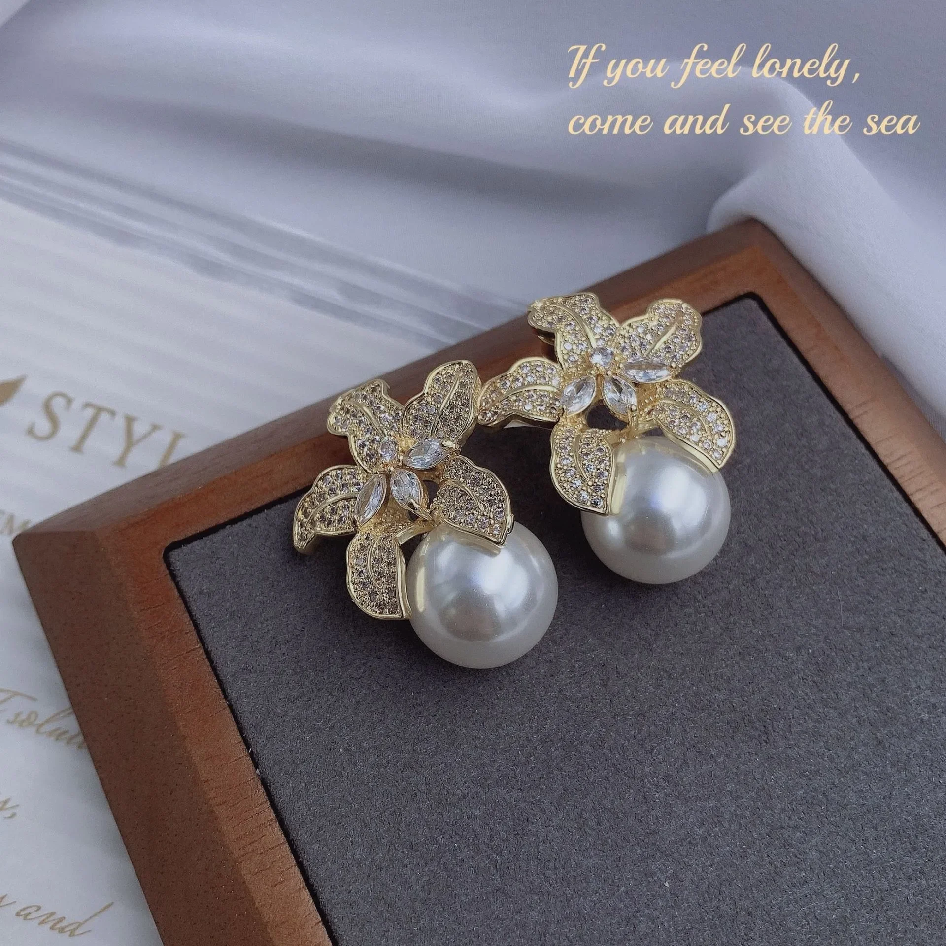 Trendy Gorgeous Flower Imitation Pearl Earrings Women Luxury Inlaid Sparkling CZ Stone Wedding Jewelry Gift  Earings for Women