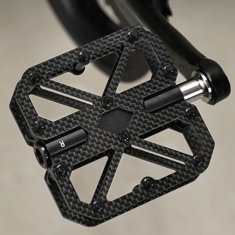 Anti-slip Bicycle Pedals Carbon Fiber Pedals Three Sealed Bearings System Smooth Rotation Bike Pedal System Carbon Fiber Pedals