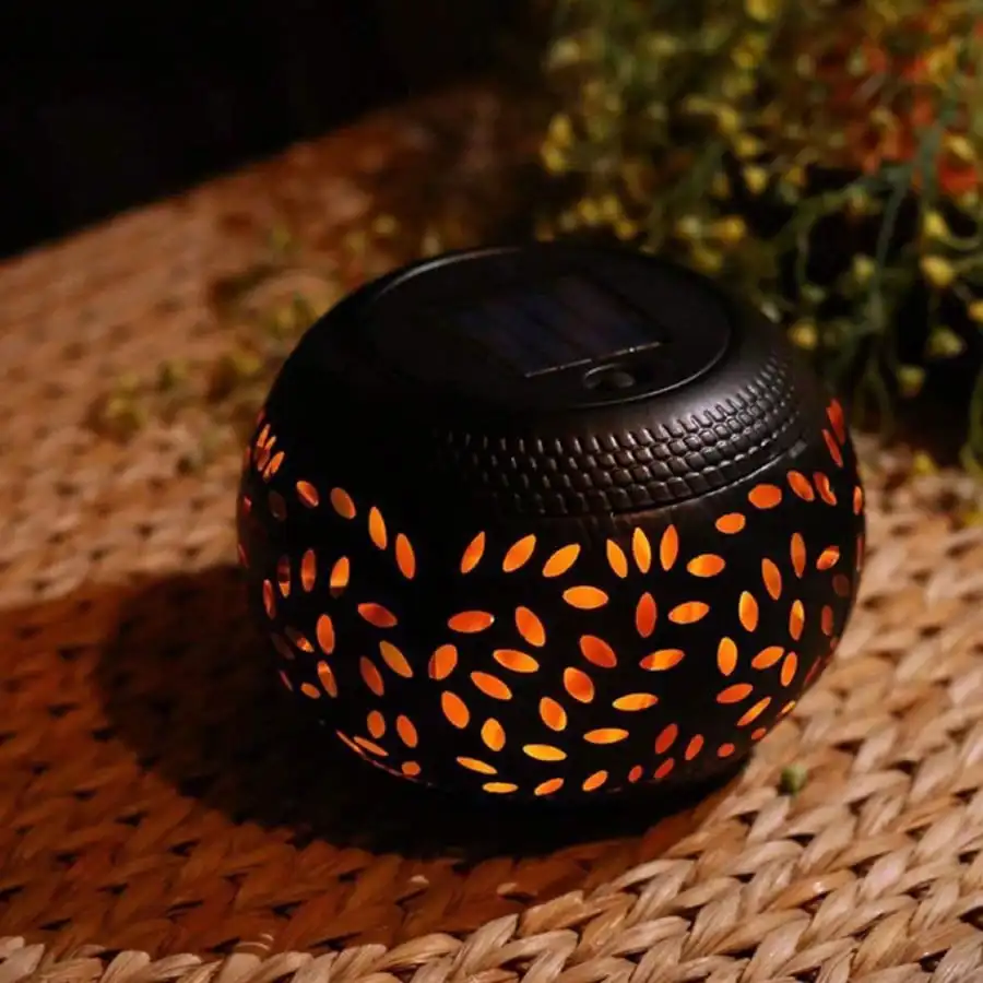 1/2 Stück Solar-Eisen-Keramik-Spotty-Laterne: Hohl, wasserdichte Outdoor-Dekoration für Garten/Terrasse/Balkon