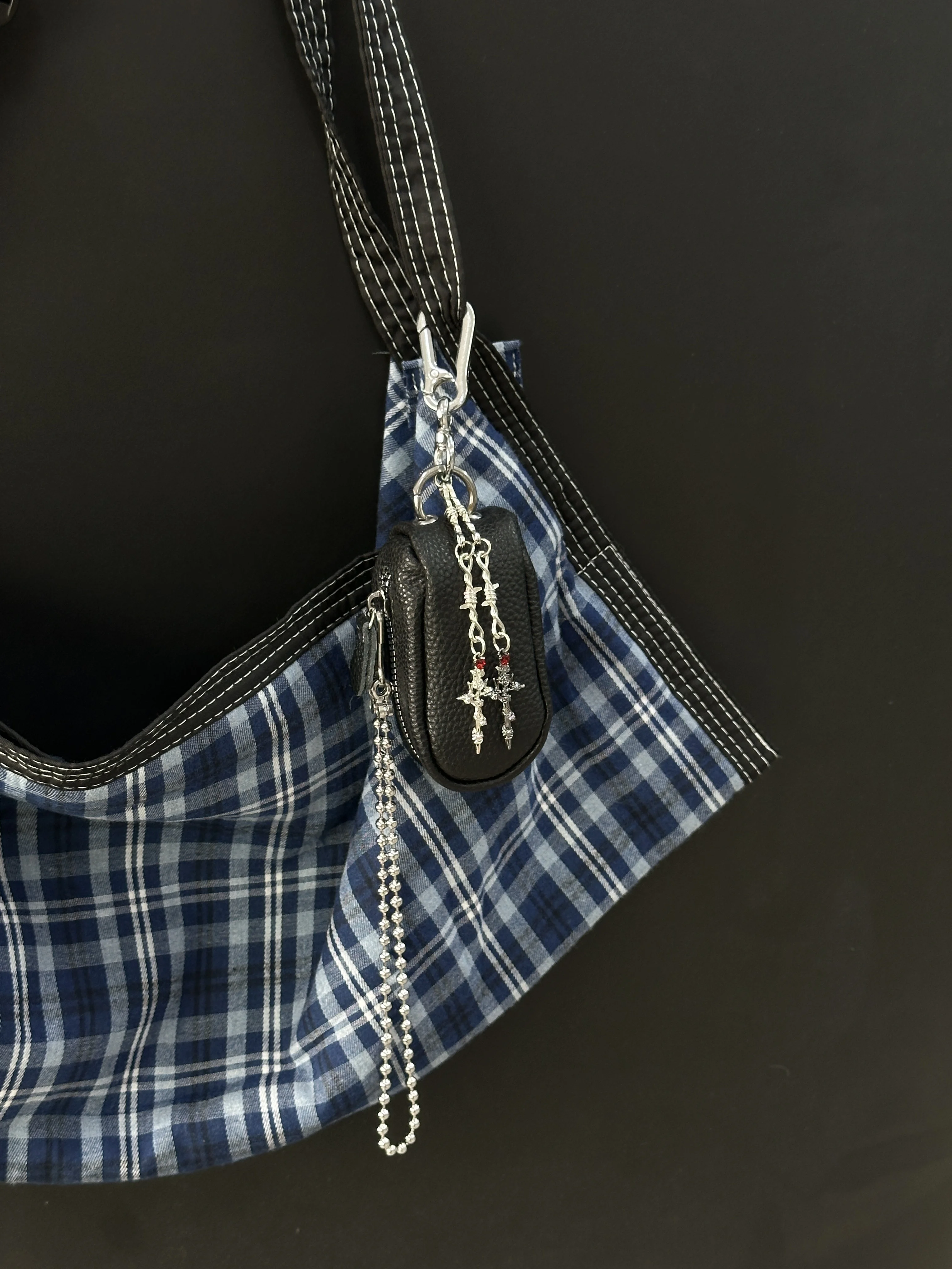 Gotischer Dornenkreuz-Münzbeutel-Schlüsselanhänger mit Doppelkreuz-Anhängern, Mini-Reißverschluss-Geldbörsen-Taschenanhänger, Punk-Street-Fashion-Anhänger – Detail 6