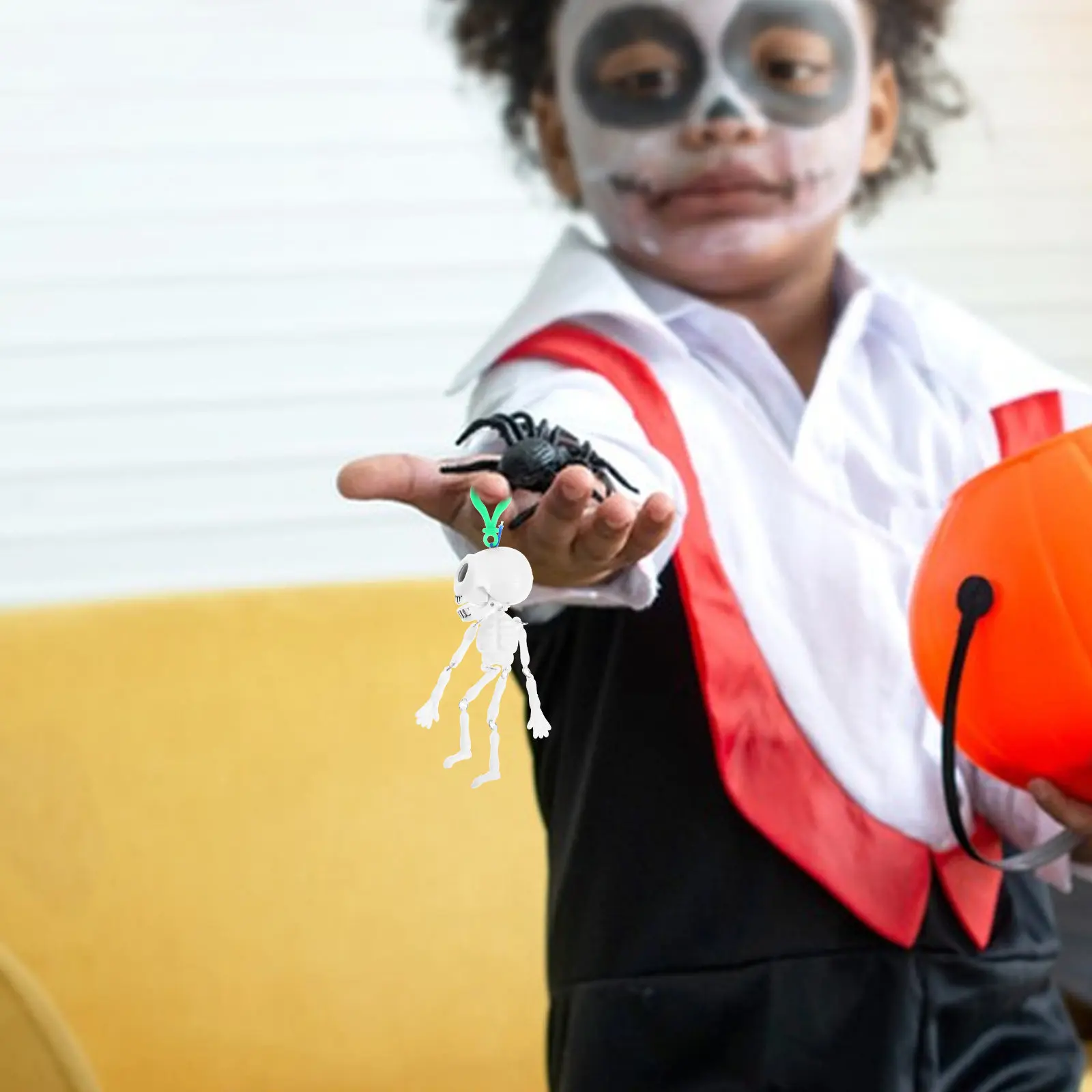 

2Pcs Skull Small Size Easy Storage on Drawer Shelf Sofa Spooky Figure for Halloween Haunted House Decor