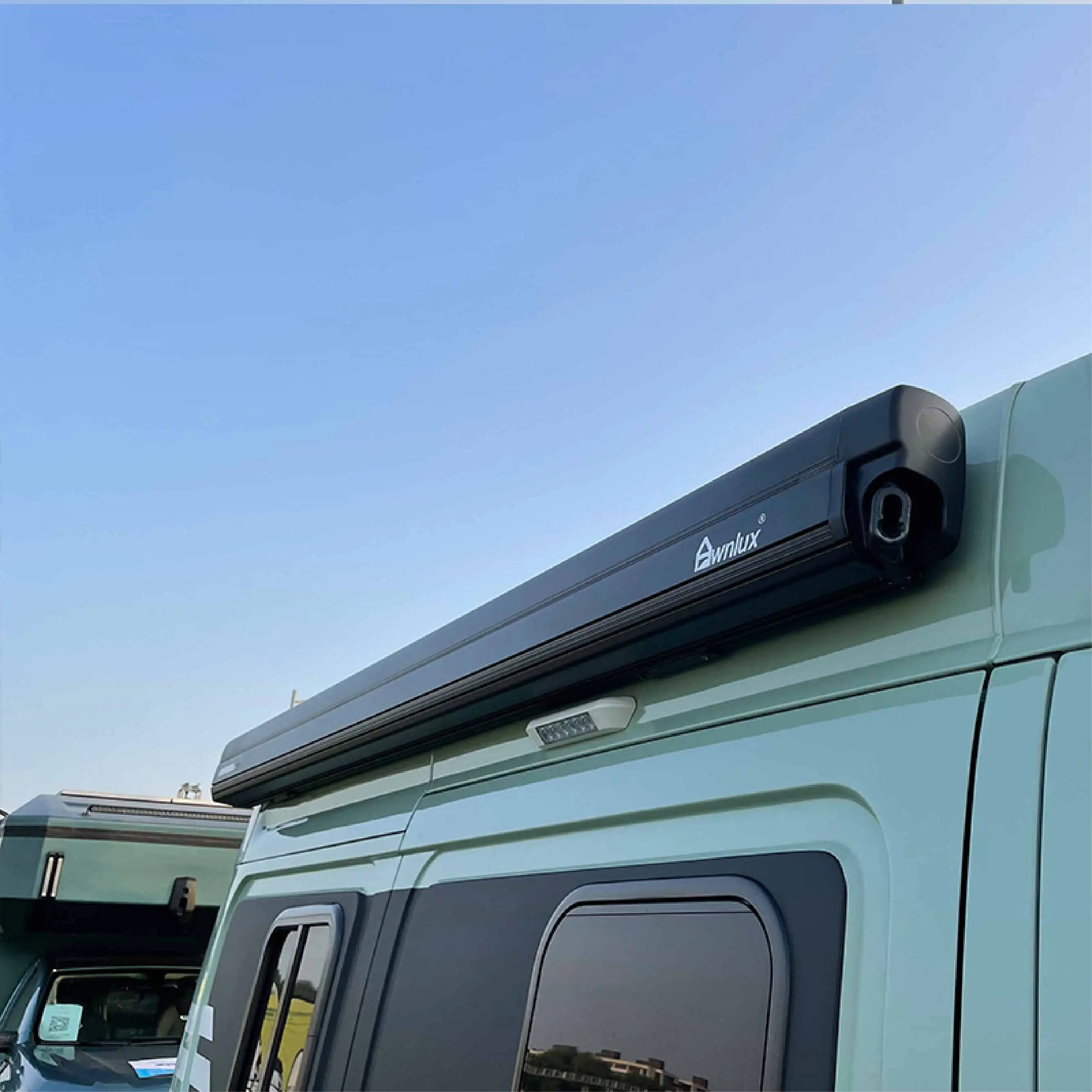 Wareda W5500 Electric Full Cassette Waterproof Side Mounted Awning Customized Fabric For Camper Van Conversion Adventure Van