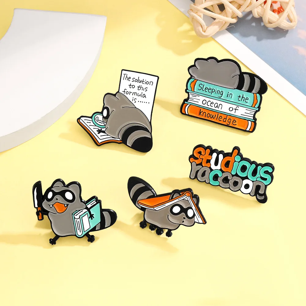 

Smart, clever, diligent, eager to learn, and hardworking. Little bowl bear, cute and adorable