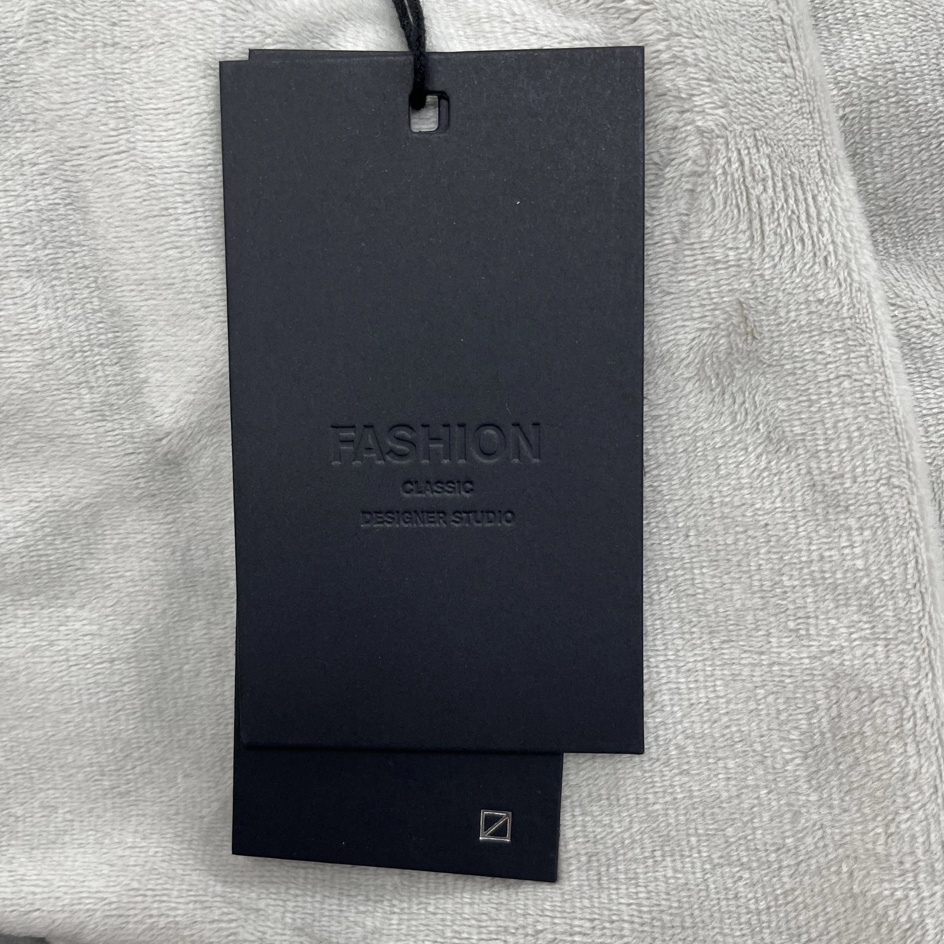 

Luxury Hollowed Logo Swing Tags, Custom Paper Decorative Clothing Price Tags, Personalized Brand Garment Hang Labels