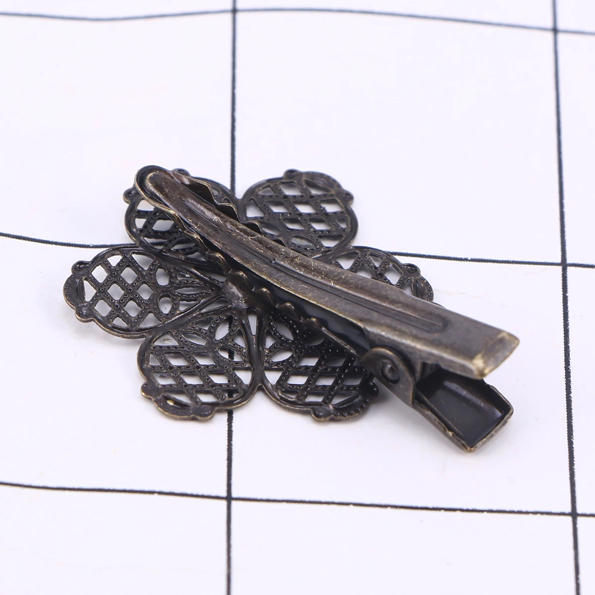 

12pcs Vintage Hair Clips Set Shaped Bobby Pins For Women Girls Wedding Party Use (Dragonfly Six Petals