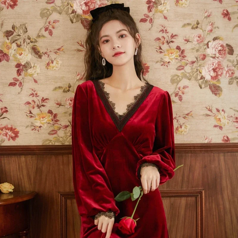 

Elegant Princess Sleepwear Velvet Vintage Nightgowns Romantic Victorian Night Dress Women Winter Warm Long Sleeve Robe Peignoir