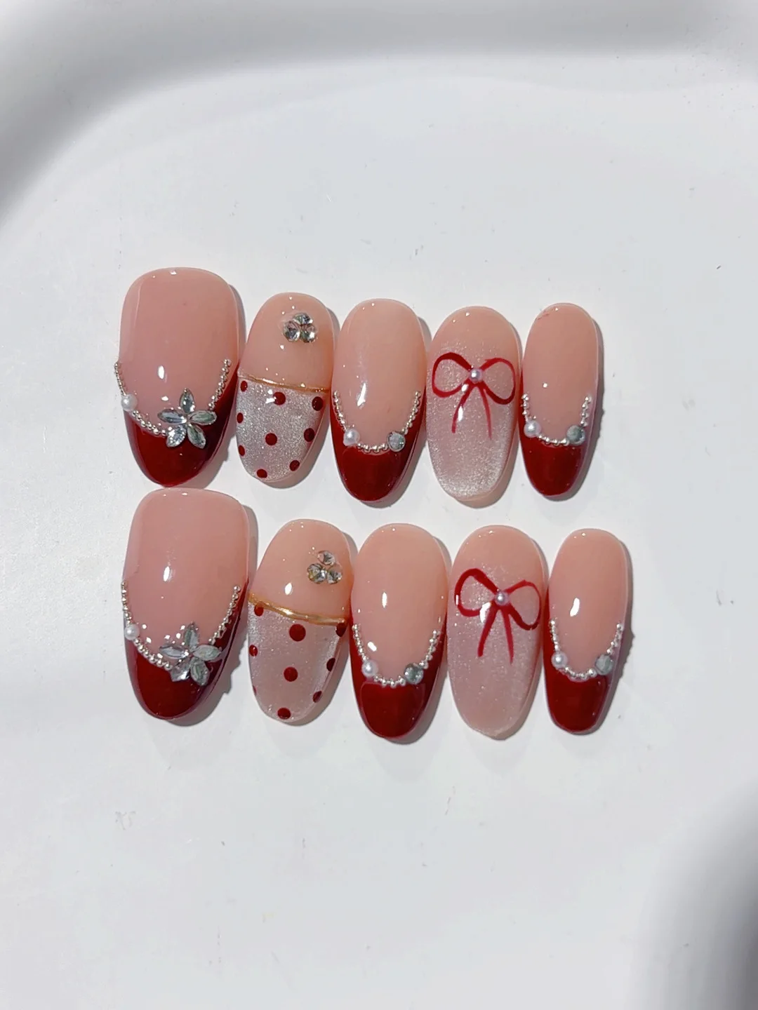 

Cat's Eye Diamond Nail Art Oval Fashion Manicure (C390)
