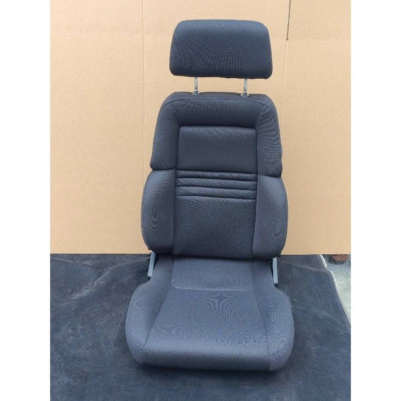Custom-made seats with adjustable features are suitable for vintage and modern modified vehicles