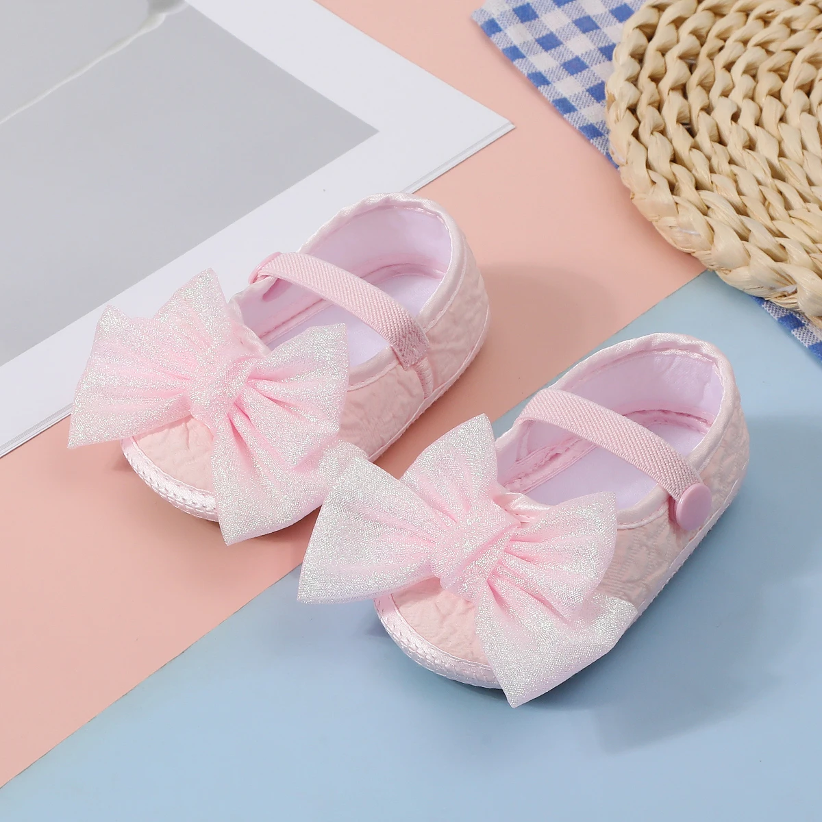 1 Pair of Baby Non-Slip Toddler Shoes, Cute Bow Design, Suitable for Indoor and Outdoor and Holiday Parties.