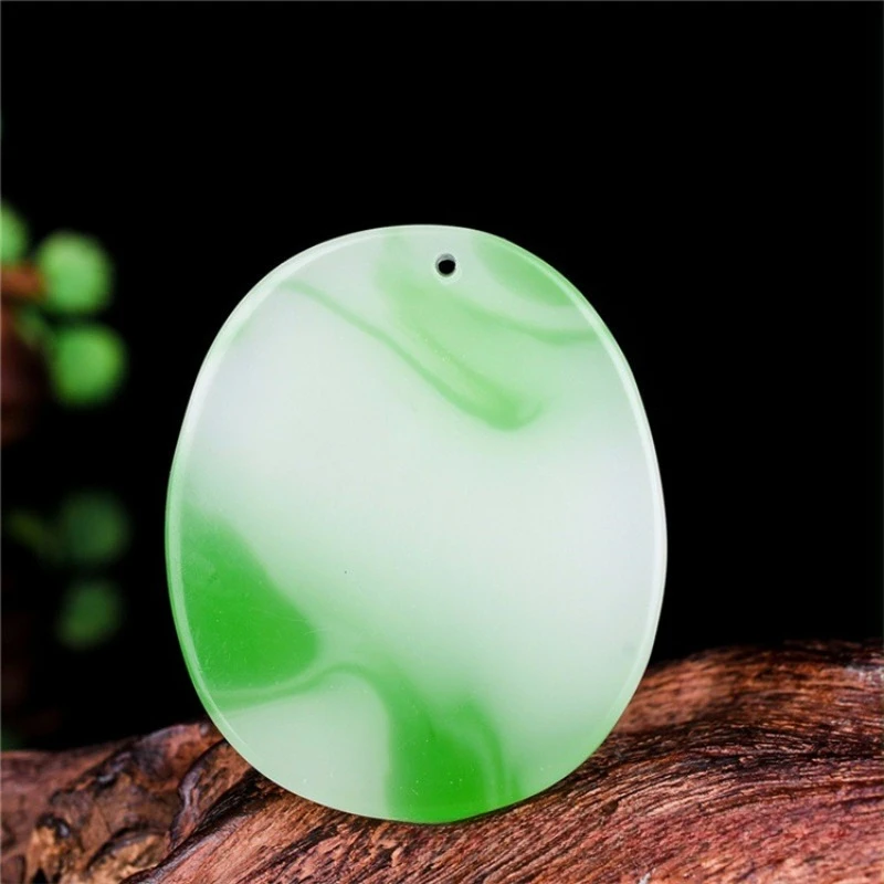 Emerald-green Bai Yucui-colored Ingot Brave Pendant for Men and Women Is Fashionable and Simple.