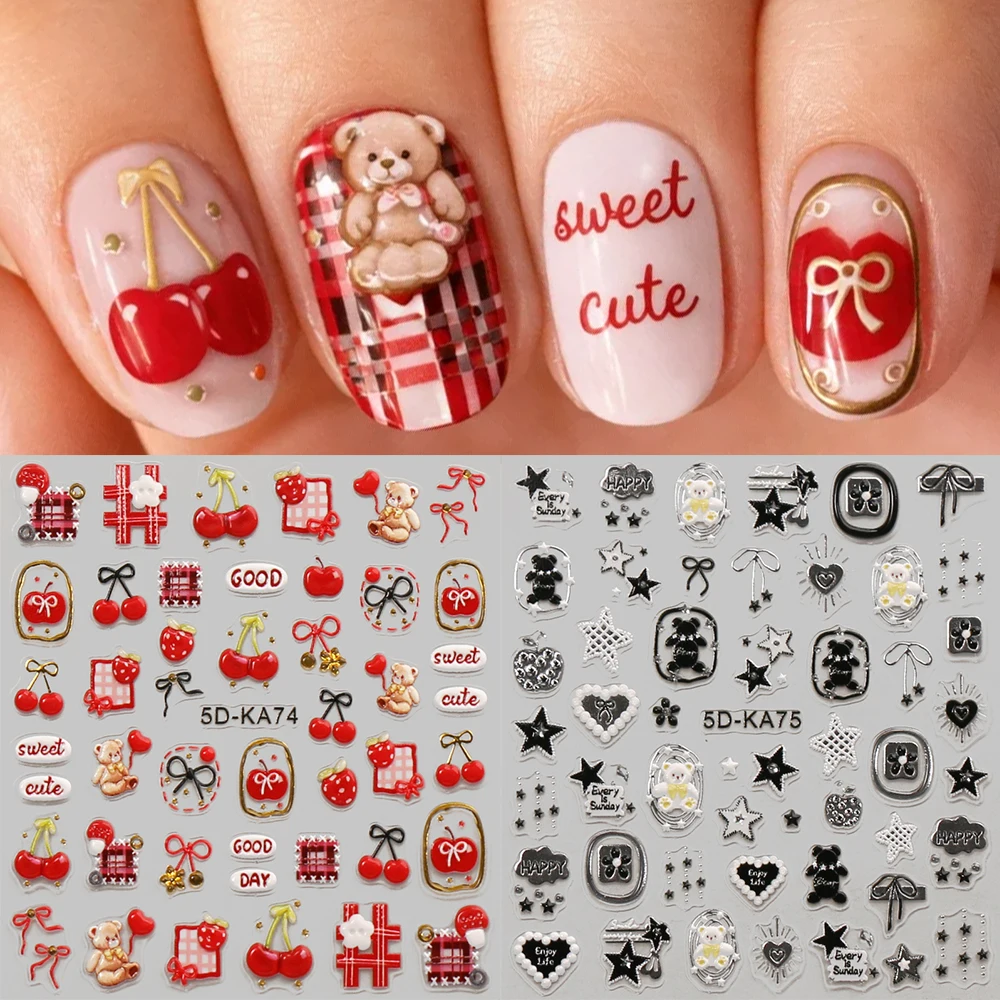 2 Stück Niedliche Geprägte Bären 5D Nagelaufkleber Kirsch-Y2K Rot & Schwarz Stil Herz-Bären 3D Nagelsticker für Nagelstudio & DIY Maniküre-Dekoration