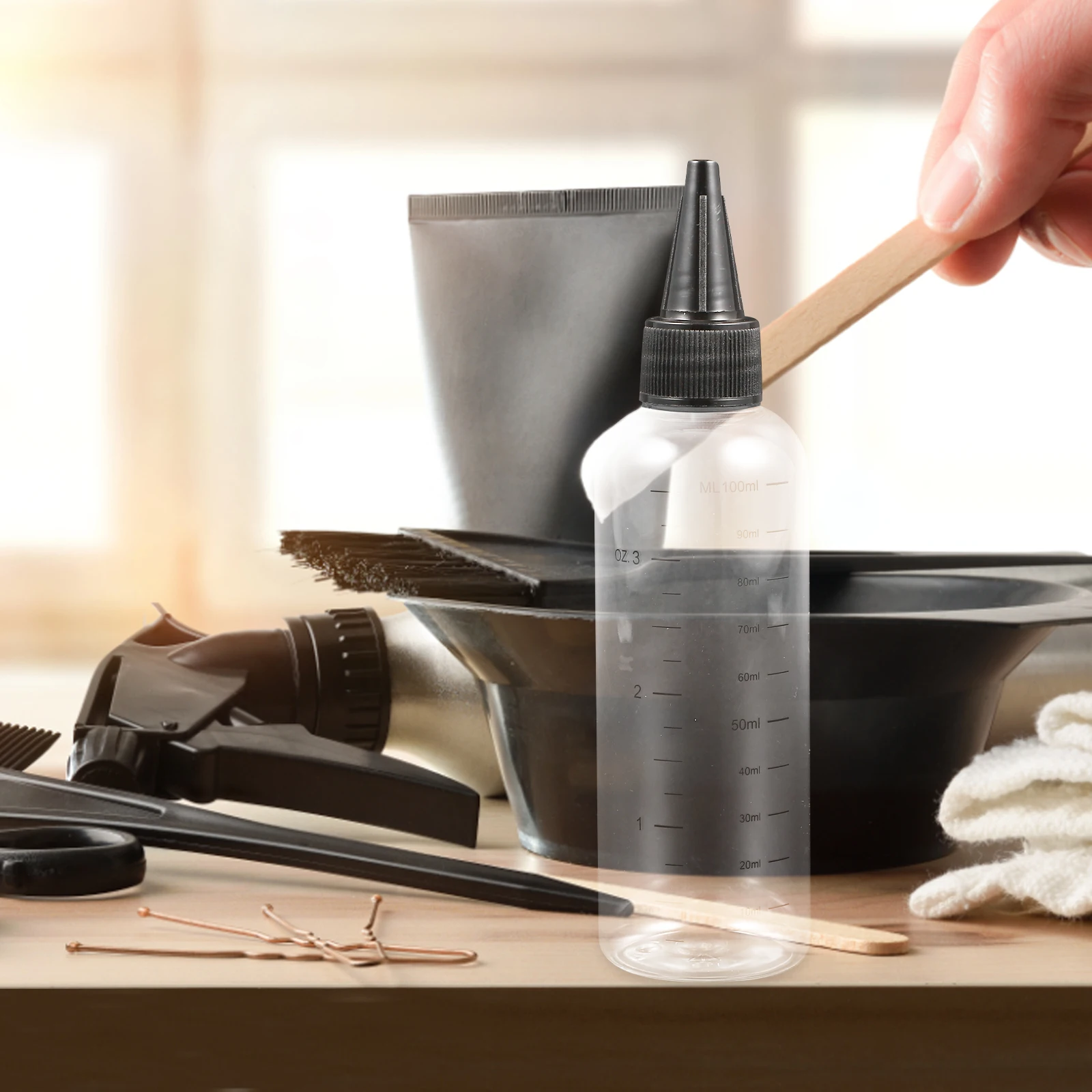 

10pcs Graduated 100ml Black Cap Reusable Plastic Reusable Liquid Bottle Empty Containers for Essential Oil Storage Cosmetics