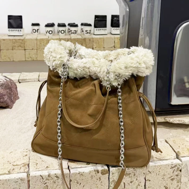 

Сумки-тоут из искусственной замши в английском стиле для женщин. Роскошная дизайнерская сумка и кошелек. Новинка 2023 года с отделкой из искусственной овечьей шерсти под мышками на плечо.