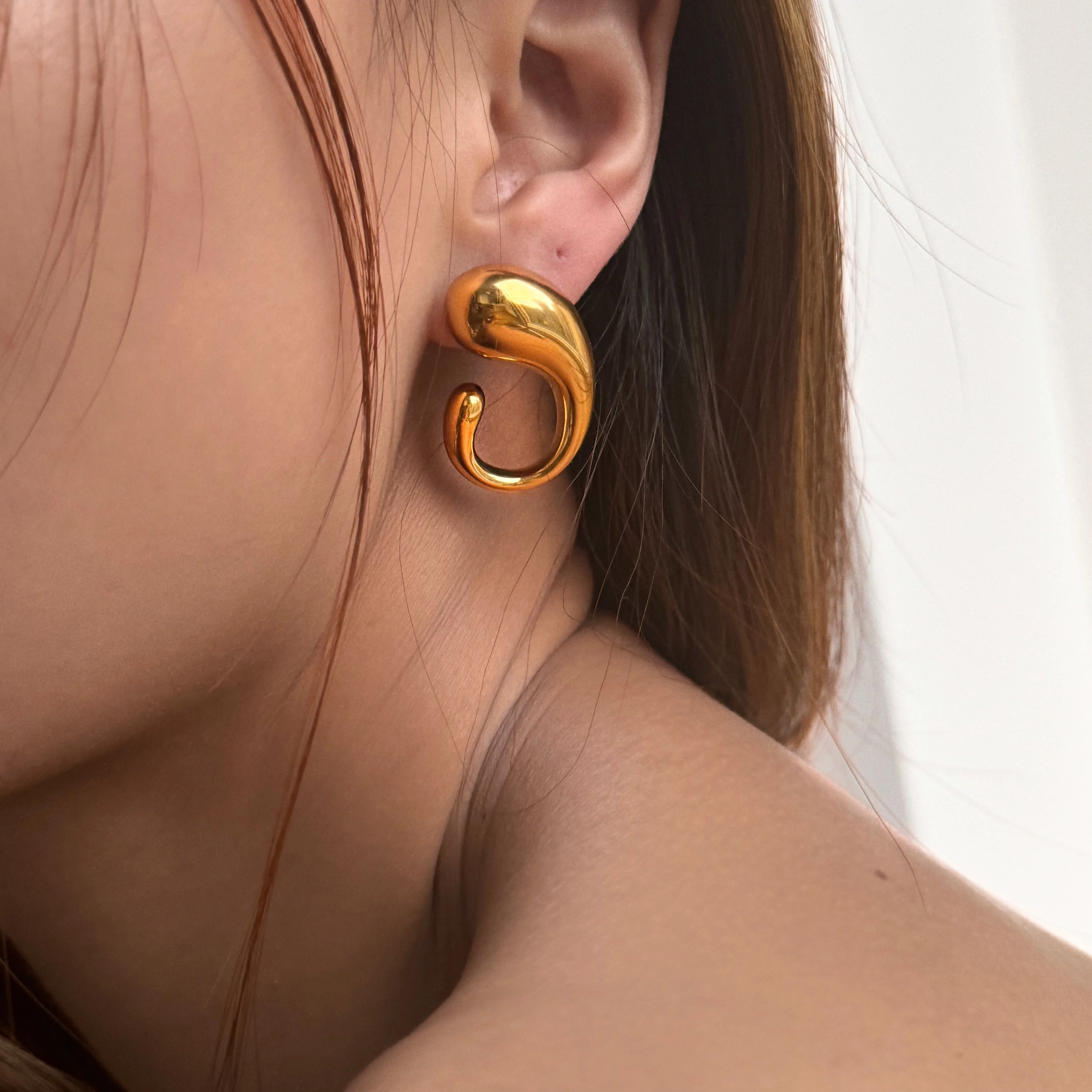 Pendientes de coma en forma de lágrima pulidos exquisitos Vintage sin deslustre de acero inoxidable hipoalergénico chapado en oro de 18 quilates para joyería de mujer